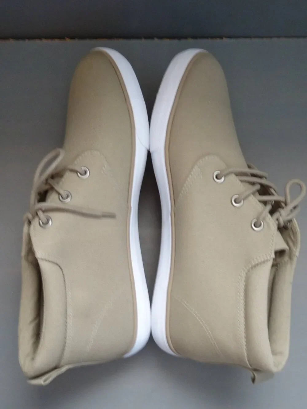 SIZE 11. Goodfellow & co men’s high-top canvas sneakers.